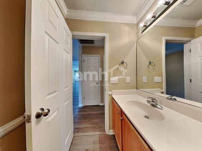 Building Photo - 4030 Creekside Ct