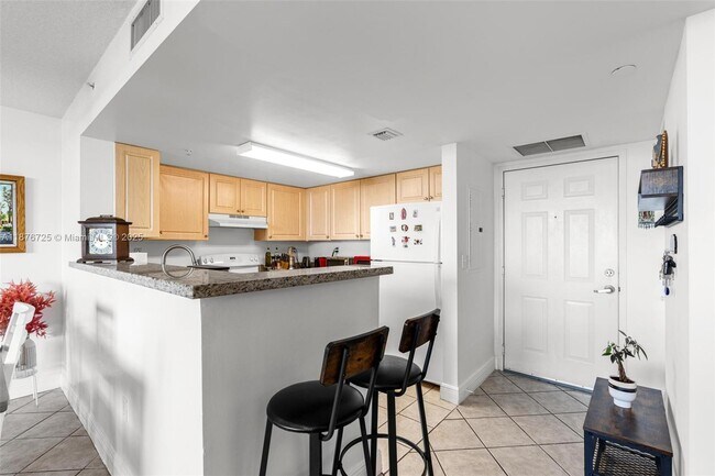 Building Photo - 3000 Coral Wy