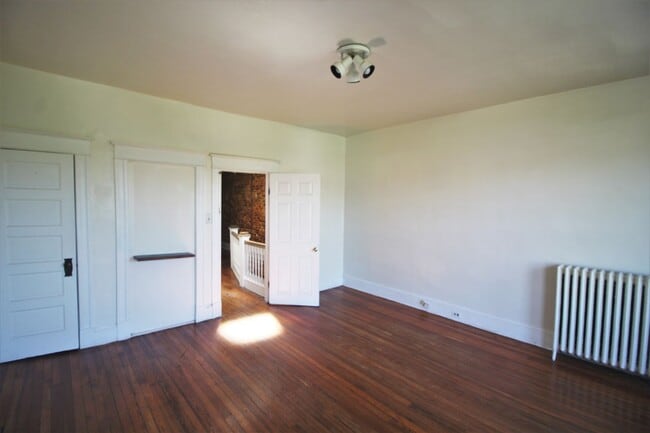 Building Photo - 2026/2027 JHU Off-campus housing for 2019 5bd/2ba w/ W/D! Available 6/15/26