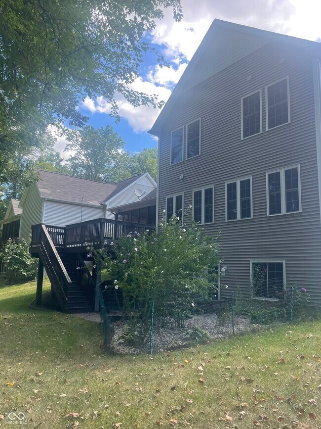 Building Photo - 5670 Honey Locust Dr