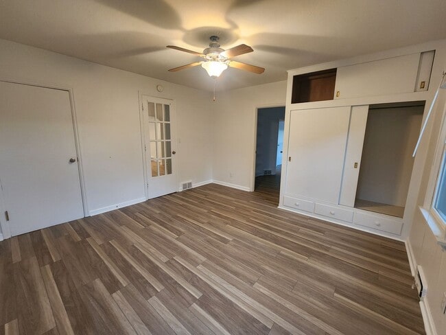 Building Photo - 350 SW State St