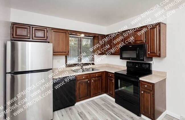 Building Photo - 1020 Williams St