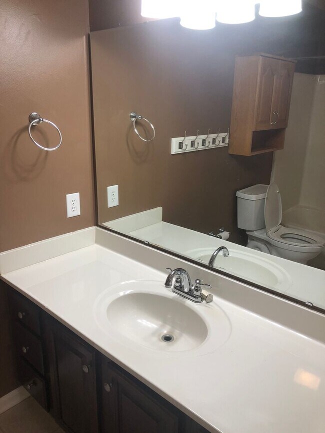 Building Photo - 3 Bedroom/3.5 Bath 2 story Condo - Kingsport, TN 37663