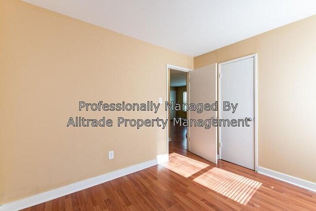 Building Photo - 1407 Nightingale Rd
