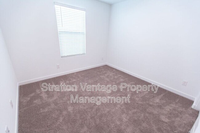 Building Photo - 305 Pinnacle Ridge Dr