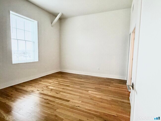 Building Photo - 60 Willow St