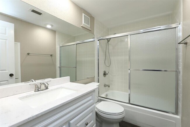 Building Photo - 16800 Sugar Pine Dr