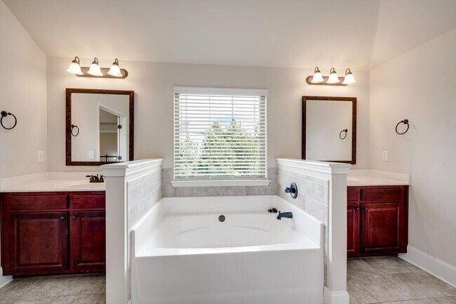 Building Photo - 542 Oconee Cir