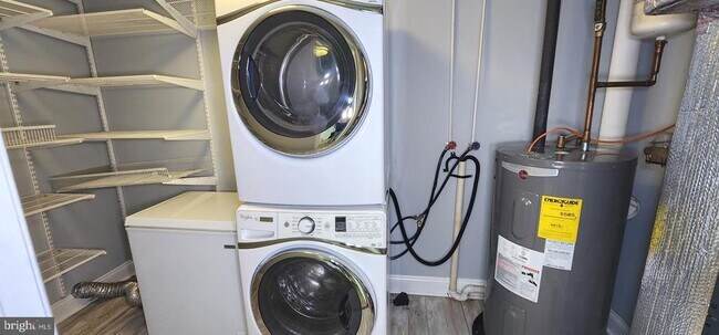 Building Photo - 483 Arwell Ct