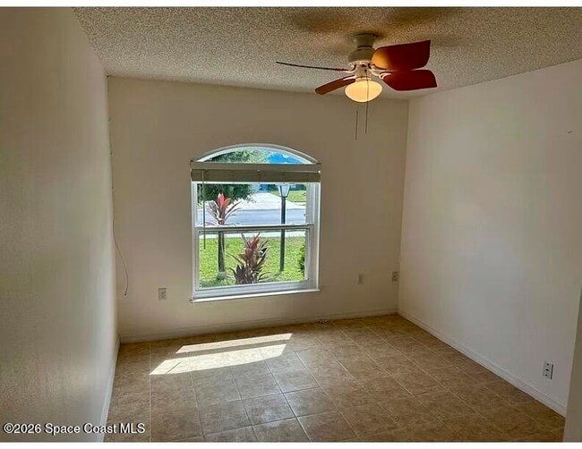 Building Photo - 2089 Redwood Cir