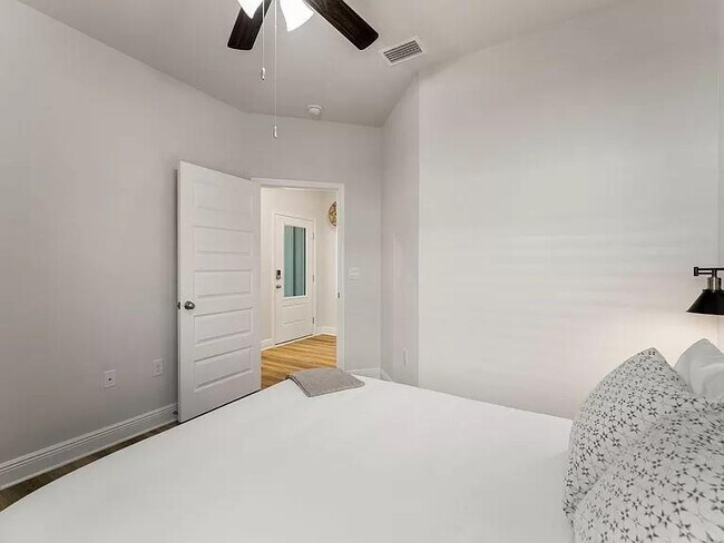 Building Photo - 248 Sea Grv Wy