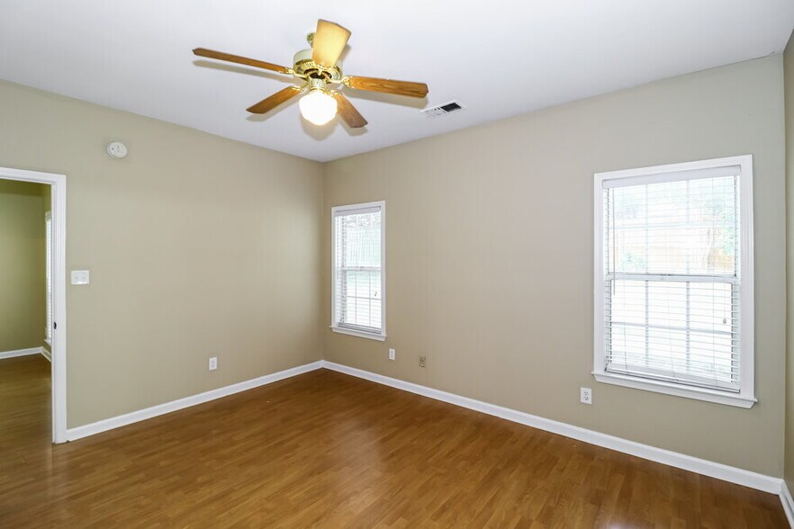 Building Photo - 8170 Timber Knoll Ln
