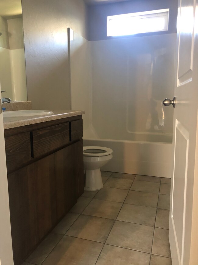 Hall Bath - 1675 Grand Ave