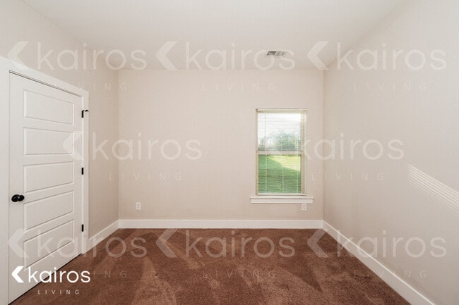 Building Photo - 131 Maple Leaf Dr
