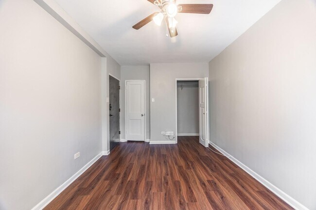 Building Photo - 1140 N La Salle Dr