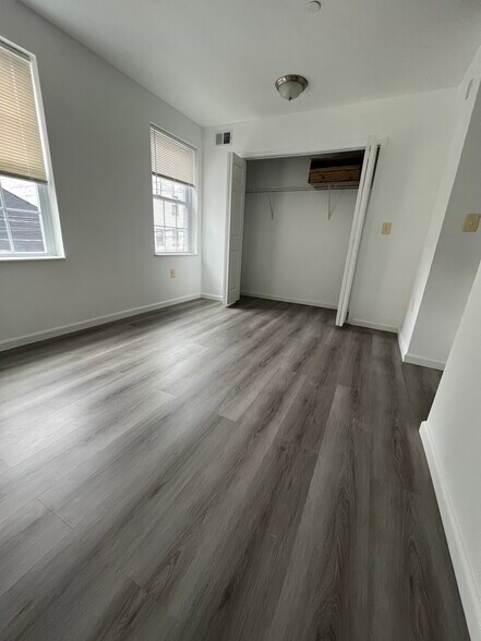 Building Photo - 1025 Buttonwood St