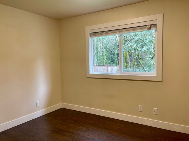 Building Photo - Juniper Street Duplex