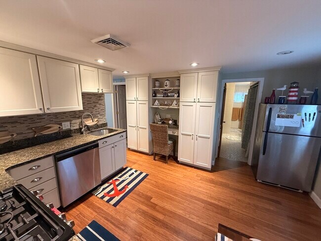 Building Photo - 11 Beechwood Pl