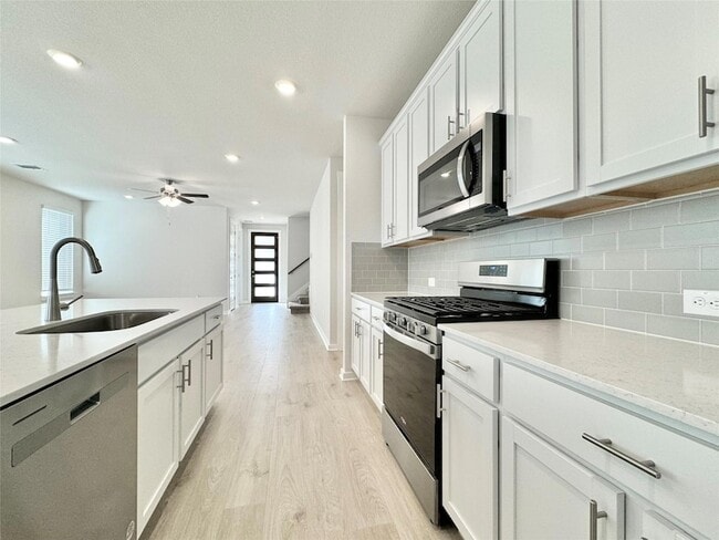 Building Photo - 404 Tinto St