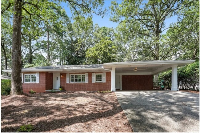 Building Photo - 1594 Boulderwoods Dr SE