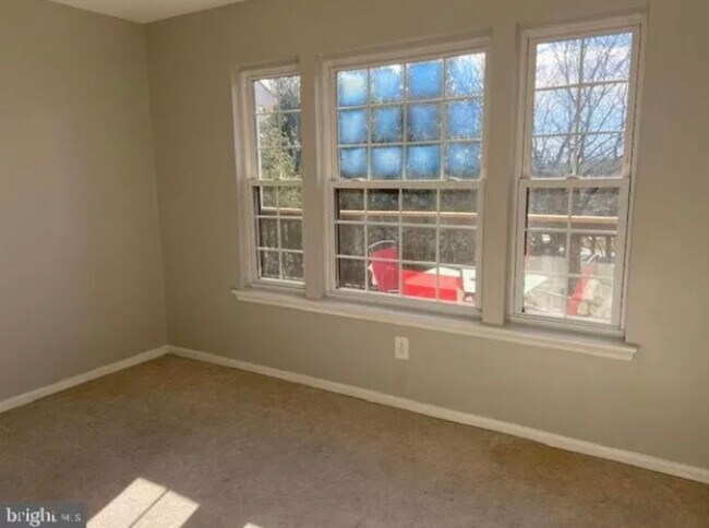 Building Photo - 15 Neville Ct