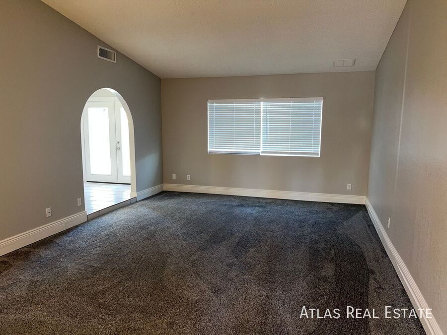 Building Photo - 4145 W Bluefield Ave