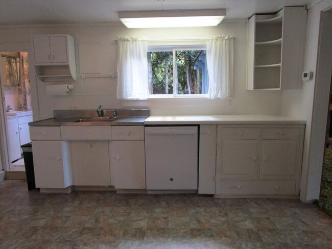 Building Photo - 3722 Forest Beach Dr NW