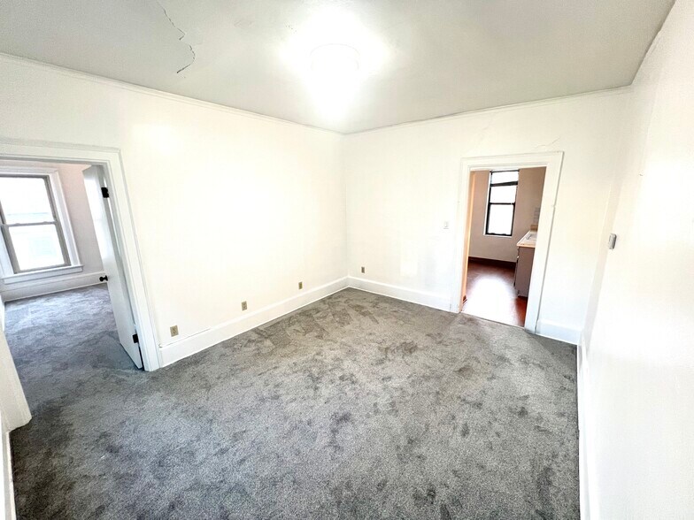 Building Photo - 3027 W Mount Vernon Ave