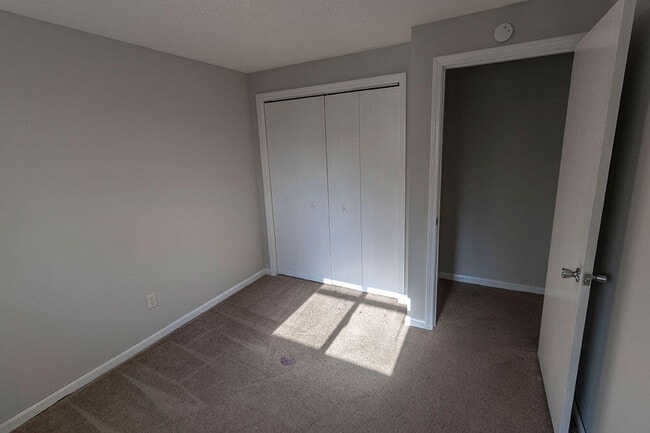 Building Photo - 1305 N Golf Blvd