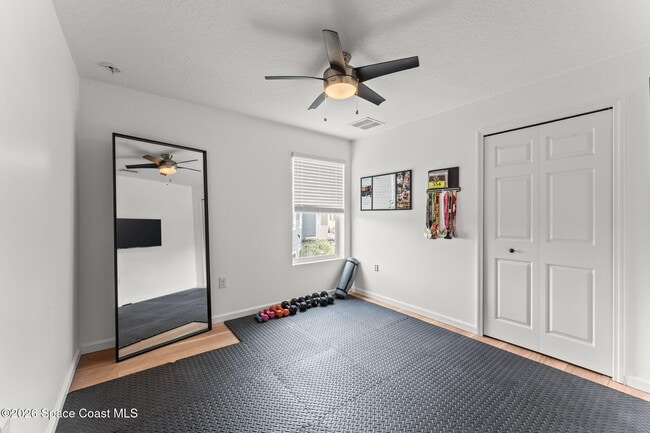 Building Photo - 553 Trymore Dr SE