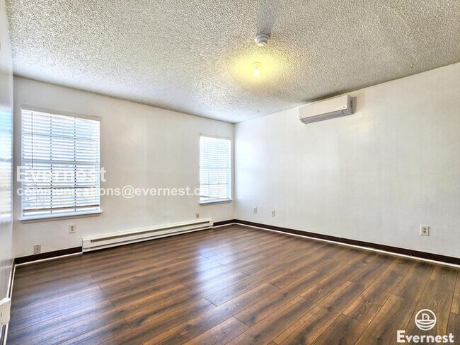 Building Photo - 811 S Rifle Way