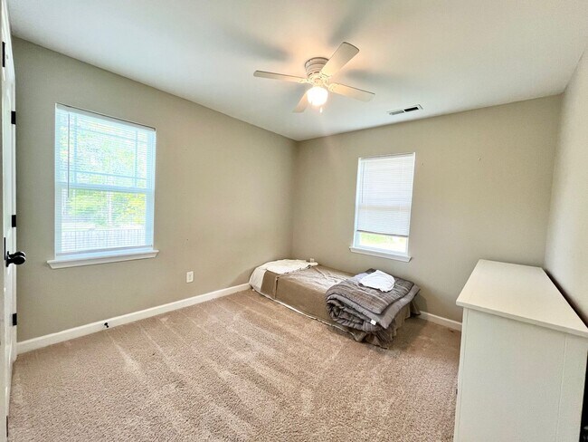 Building Photo - 108 Wynstone Dr
