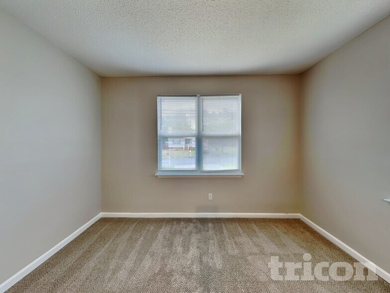 Building Photo - 108 Woodlands Village Dr