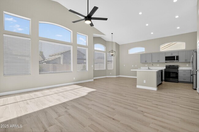 Building Photo - 11517 W Laurelwood Ln