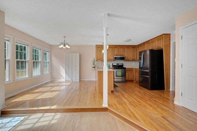 Building Photo - Country-Chic Retreat in Hickory Flat