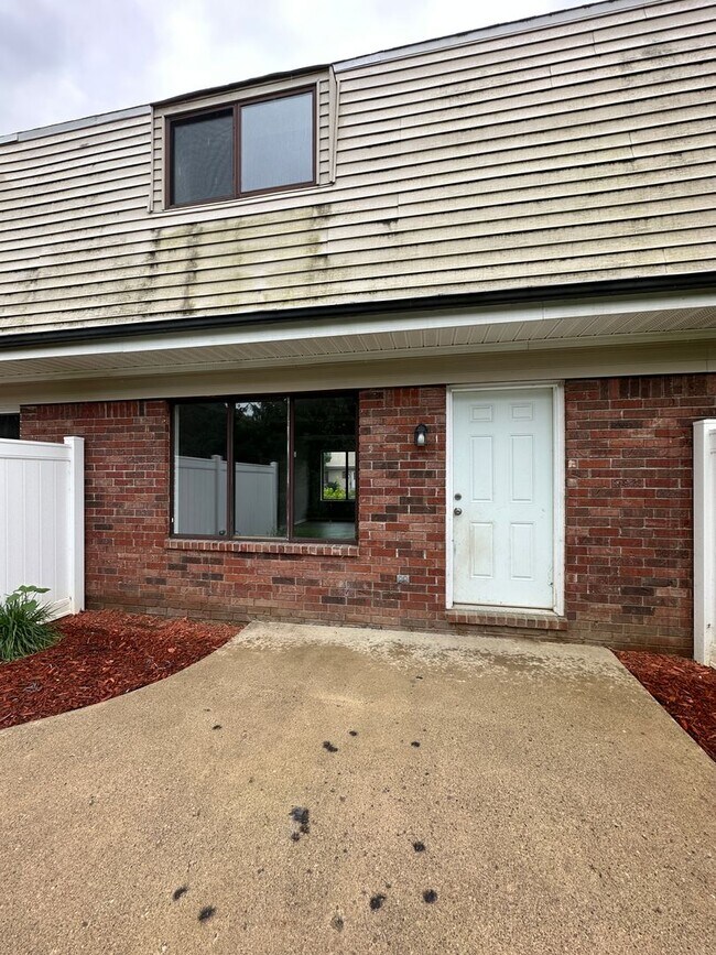 Building Photo - Westbrook Townhouses-2 BR, 1.5 Bath