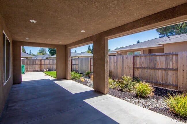 Building Photo - Newer Home for Rent in North Redding CA | $500 Off, Solar, Garage, Fenced Yard