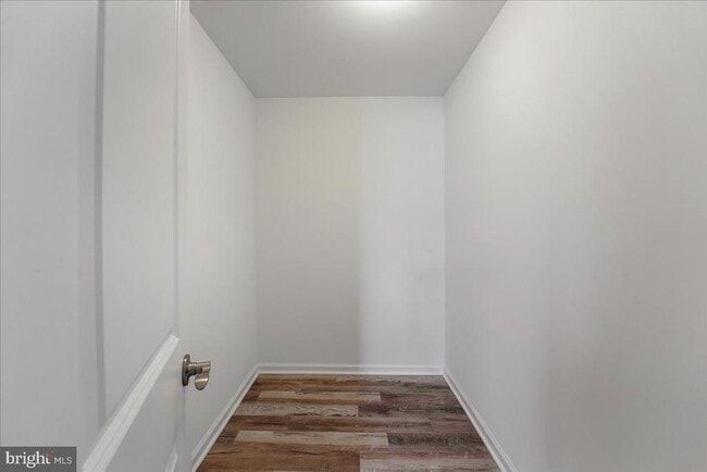 Building Photo - 552 Creek Rd