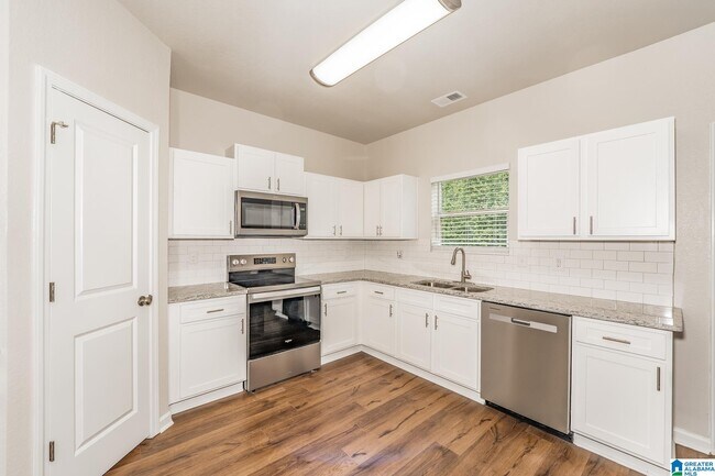 Building Photo - 880 Clover Cir