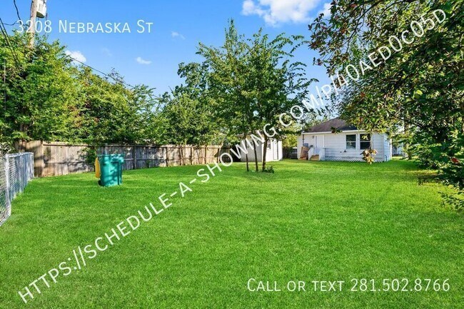 Building Photo - 3208 Nebraska St