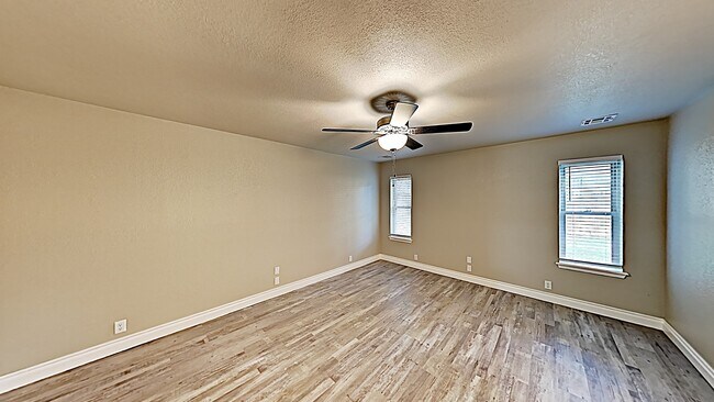 Building Photo - Beautiful 4 Bedroom 2 Bath in Edmond