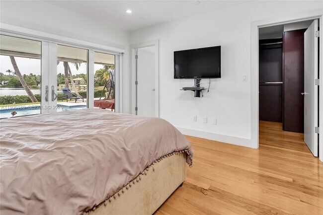 Building Photo - 415 Rovino Ave