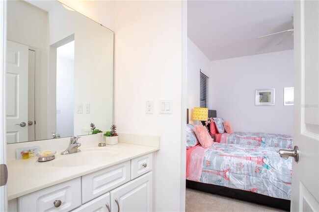 Building Photo - 2606 Rosemont Cir