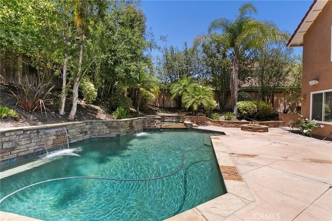 Building Photo - 28501 El Sur
