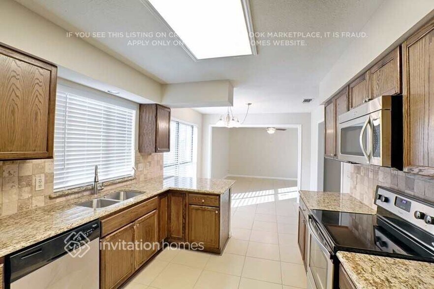 Building Photo - 1717 Brighton Dr