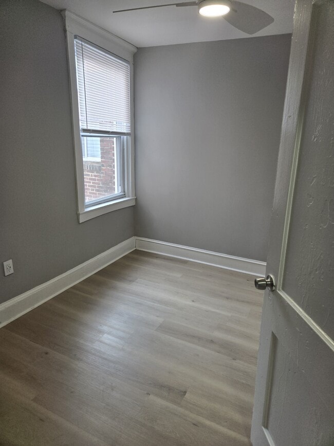 Building Photo - 5047 Diamond St