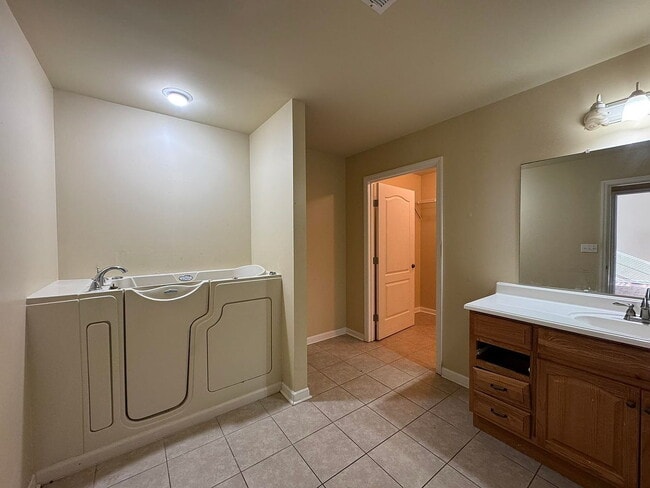 Building Photo - Single Family Home For Rent