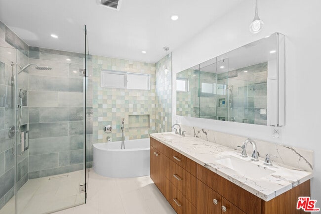 Building Photo - 2152 Parnell Ave