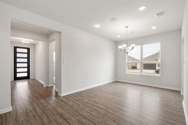 Building Photo - 2516 Walking Y Rd