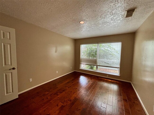 Building Photo - 12702 Meadway Ct